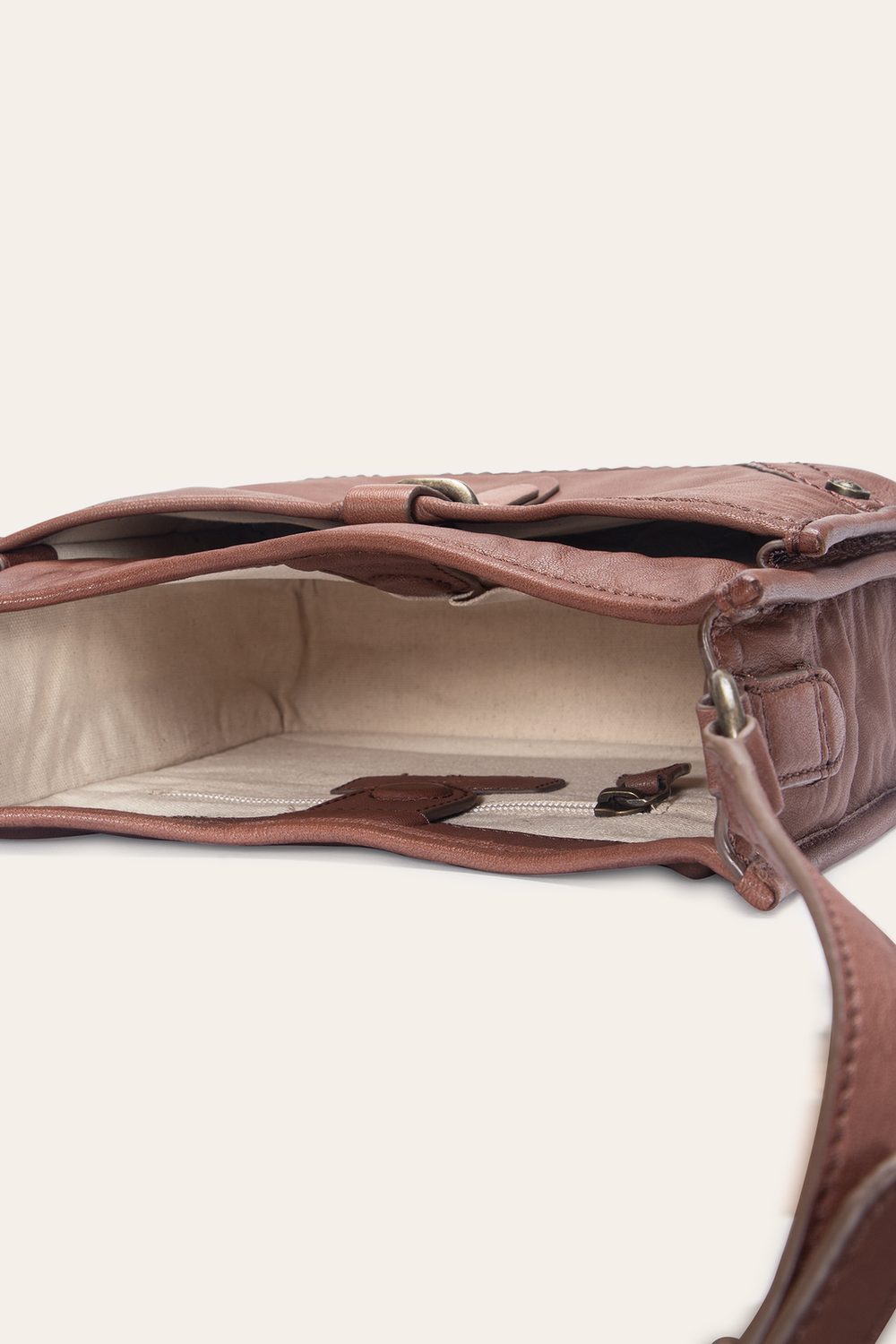 Campus Cognac Crossbody Cognac