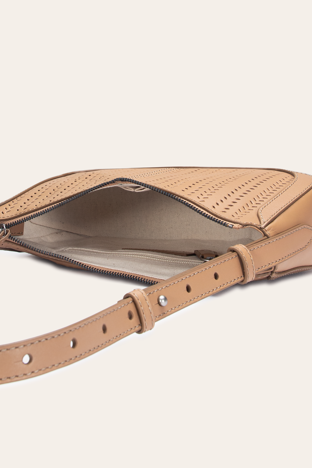 Stella Baguette in Beige Beige