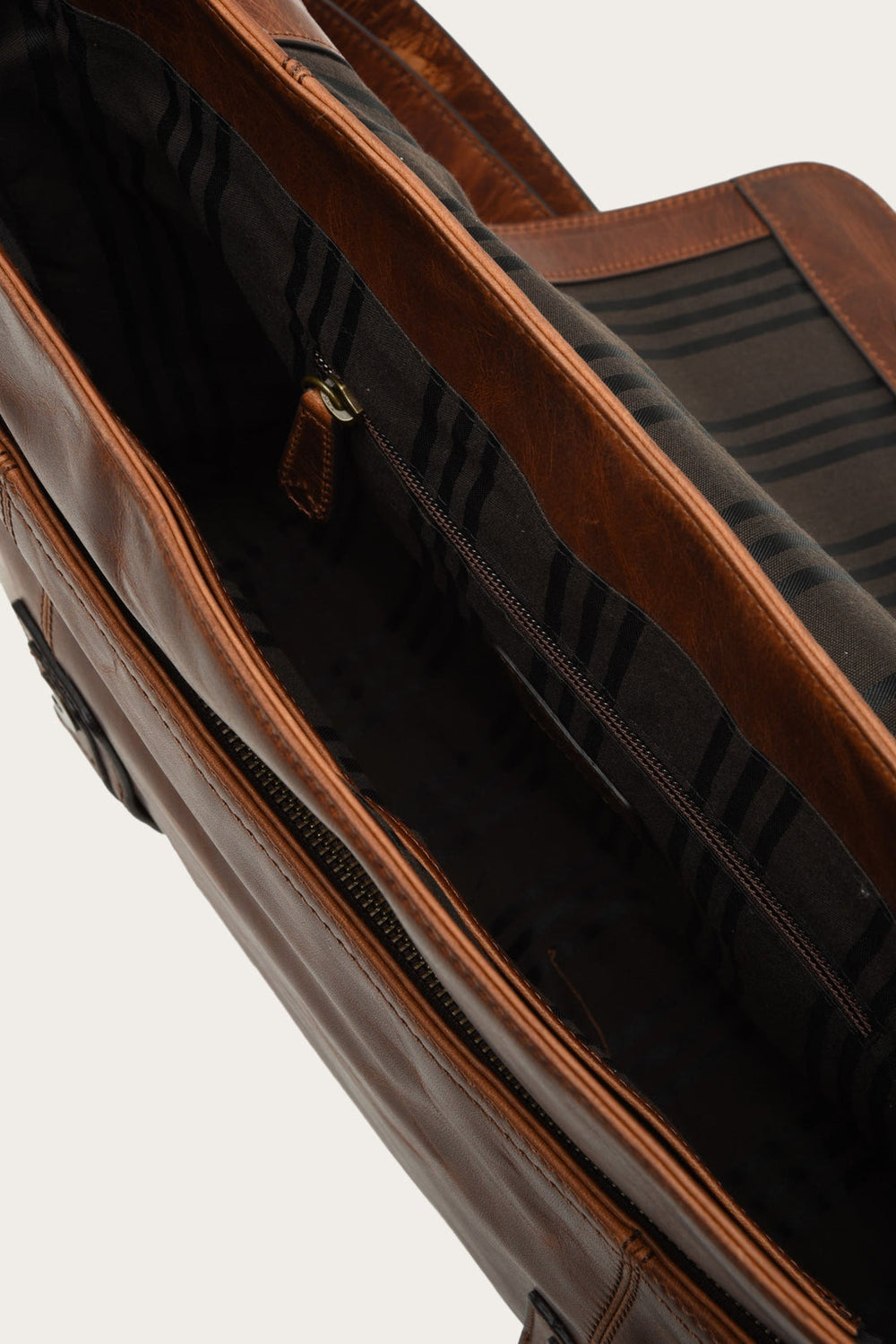 Logan Messenger Cognac